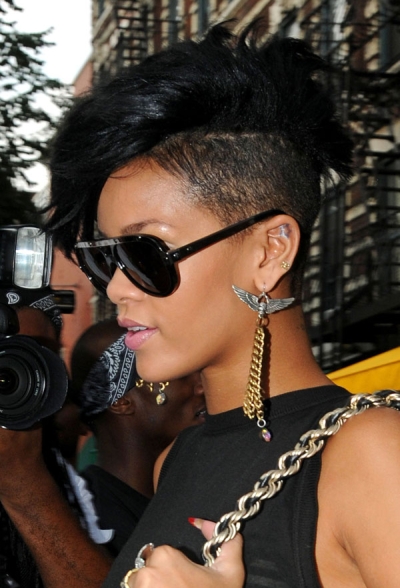 rihanna new hairstyle 2010. Rihanna+new+haircut+mohawk