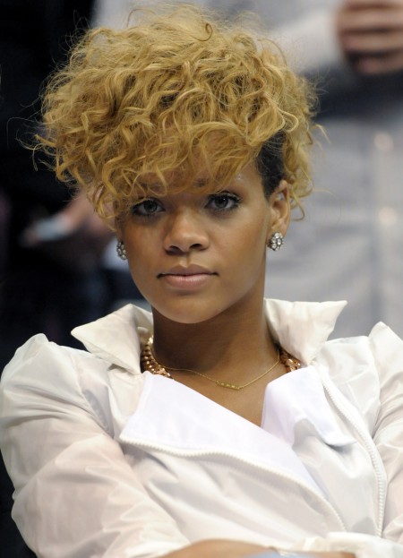 rihanna red hair long curly. Rihannahairstylesredhair , rihannahairstyles has curly hair famousrecently,rihanna Benov , hairstyle rihanna used Look with stunning red hairstyle Well